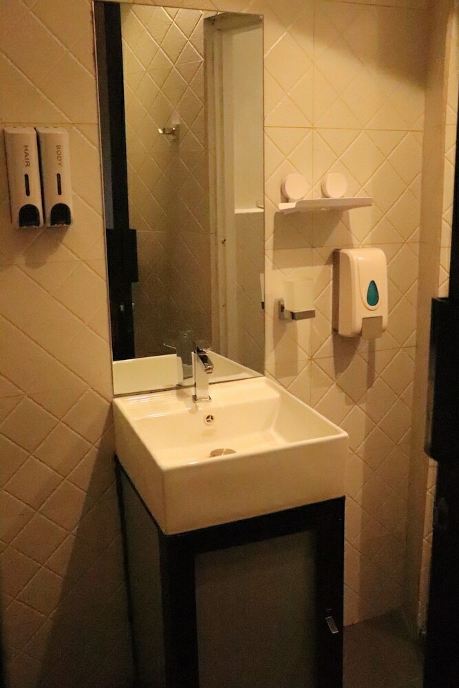 Hostal Miracle City Inn Hostel