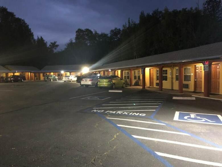 Motel Western Village Inn