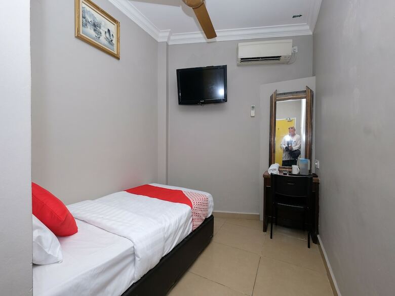 Oyo 1190 Nice Stay Hotel