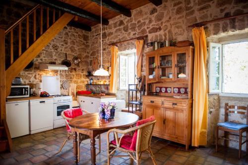 Hostal Chambres D'h�tes Et G�tes Le Mas Bleu & Spa Resort