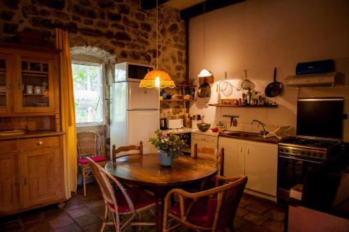 Hostal Chambres D'h�tes Et G�tes Le Mas Bleu & Spa Resort