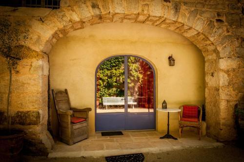 Hostal Chambres D'h�tes Et G�tes Le Mas Bleu & Spa Resort