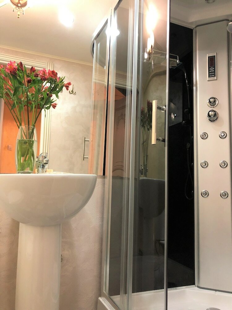 Hotel Grand On Bolshoy