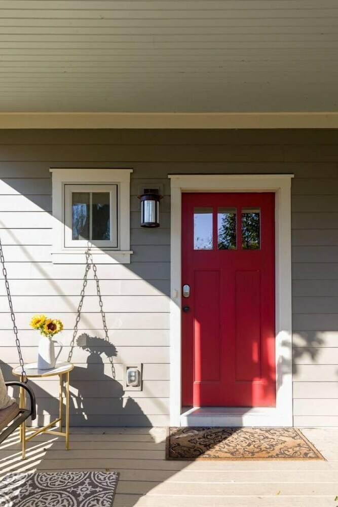 Refreshing 3br/3ba Townhouse Mins To Dt By Domio