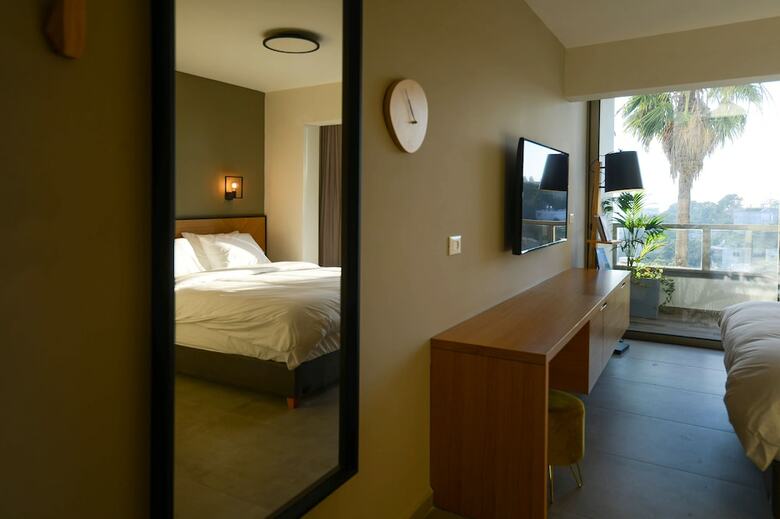Luxury Suites By Notaly Ariel