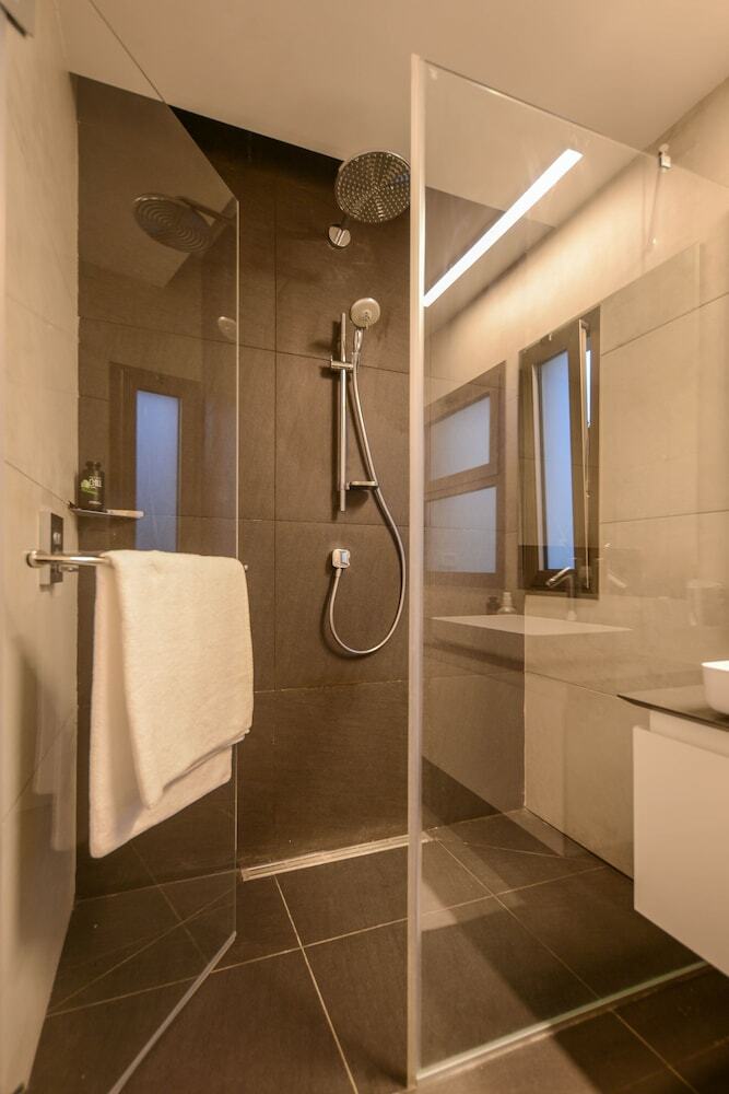Luxury Suites By Notaly Ariel
