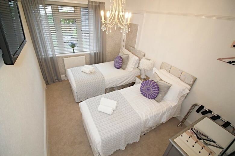 Bed & Breakfast Stay At No.2