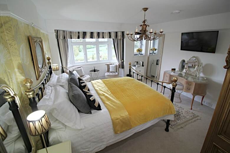 Bed & Breakfast Stay At No.2