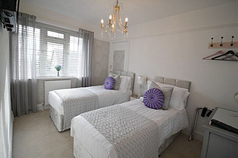 Bed & Breakfast Stay At No.2