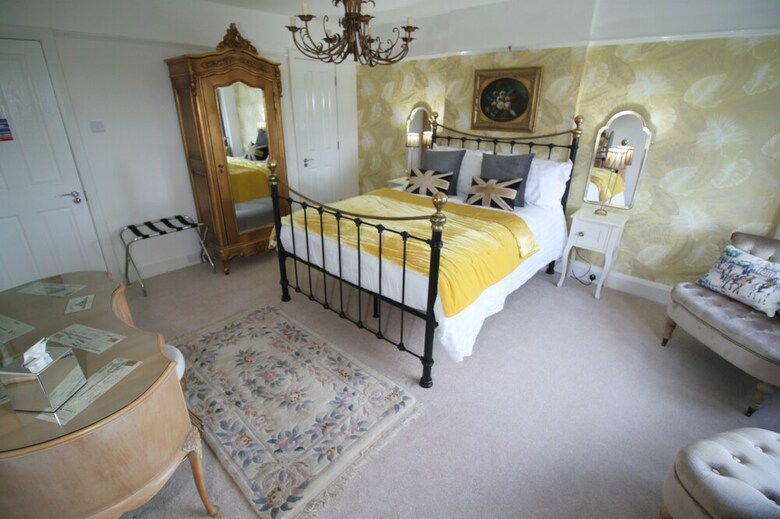 Bed & Breakfast Stay At No.2