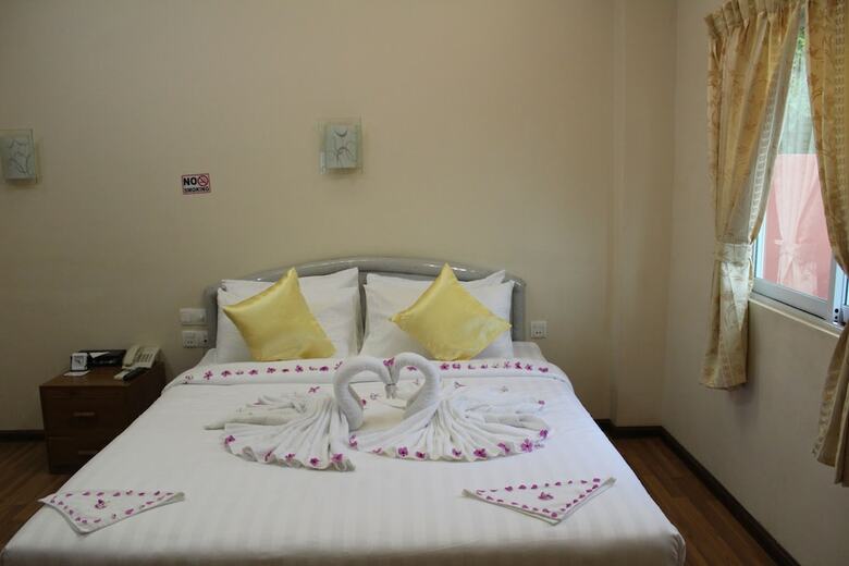 Hostal Law Ka Thit Sar Hotel - Hostel