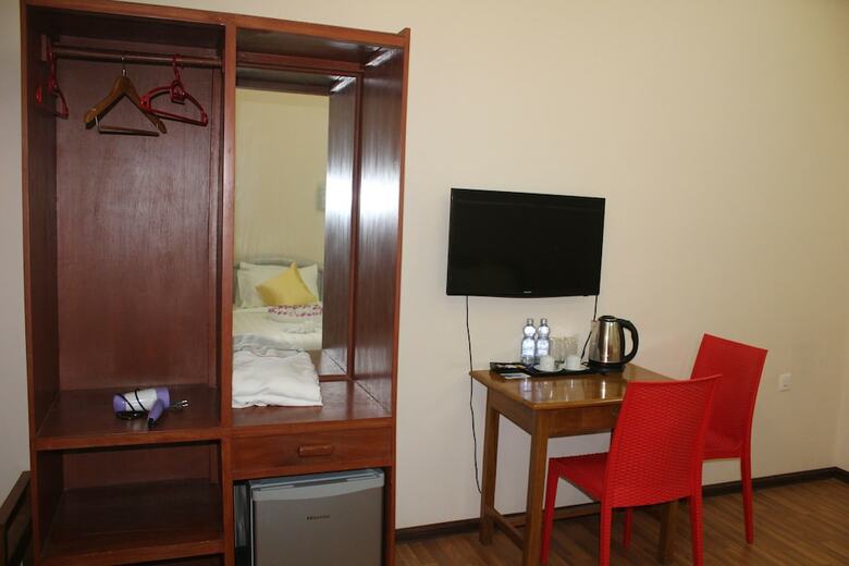 Hostal Law Ka Thit Sar Hotel - Hostel