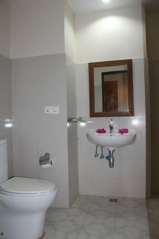 Hostal Law Ka Thit Sar Hotel - Hostel