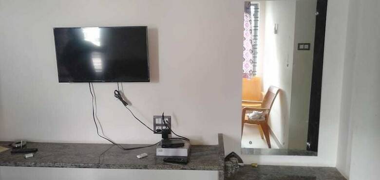 Hotel Iroomz Grand Palace