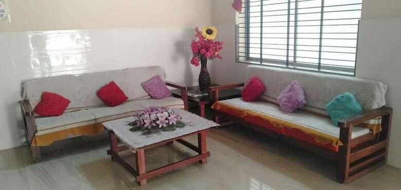 Hotel Iroomz Grand Palace