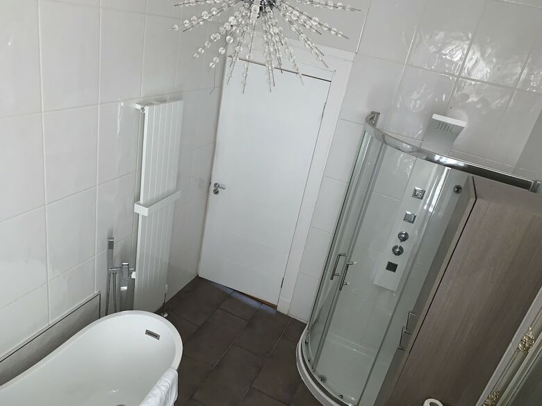 Village Tavern Apartment