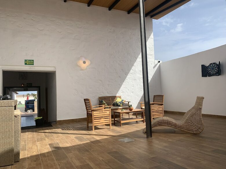 Hotel Valtisya House Pool & Airport
