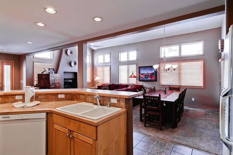Cascades Townhomes Hood 1