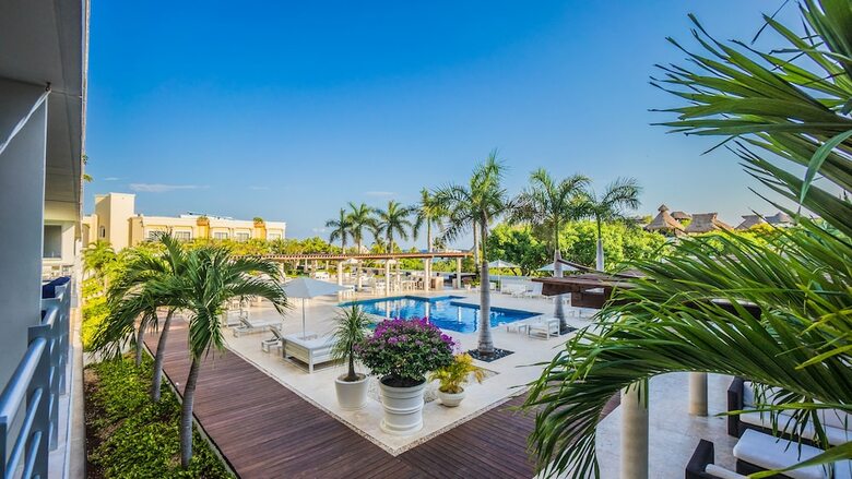 Aparthotel Luxury Condos At Magia