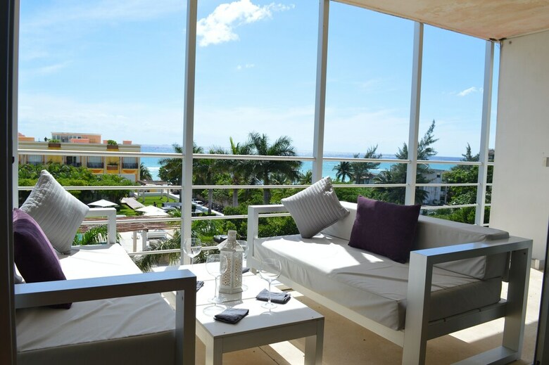 Aparthotel Luxury Condos At Magia