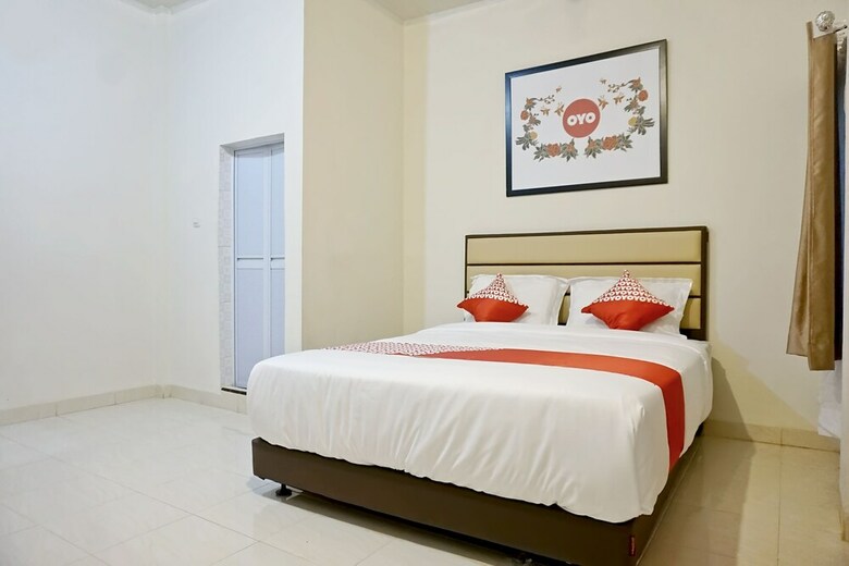 Hostal Oyo 1076 Dmc Homestay