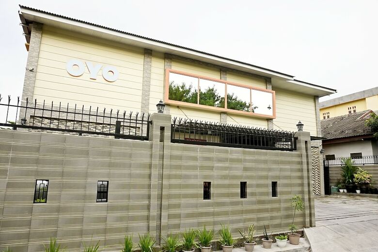 Hostal Oyo 1076 Dmc Homestay