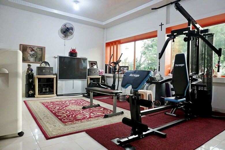 Hostal Oyo 1076 Dmc Homestay