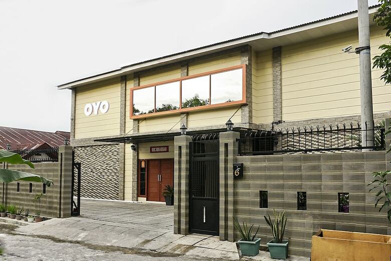 Hostal Oyo 1076 Dmc Homestay