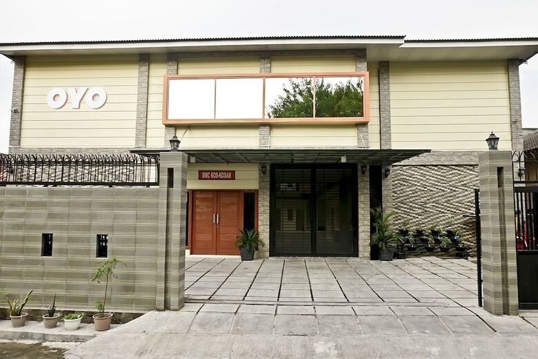 Hostal Oyo 1076 Dmc Homestay