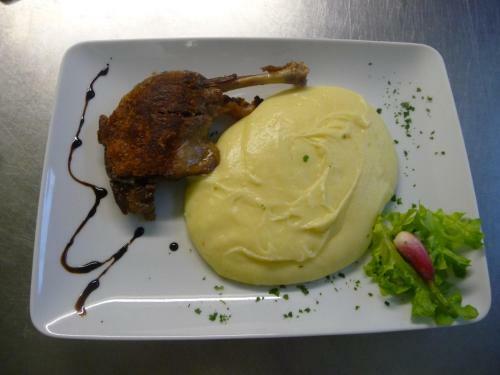 Hotel H�tel Les Tilleuls De Pareloup