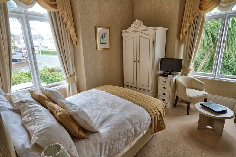 Hotel Holcombe House