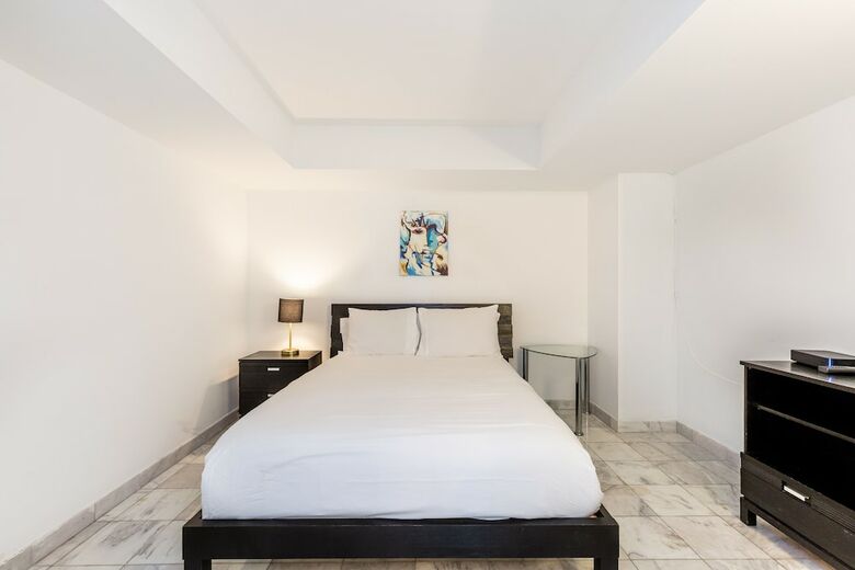 3 Bedroom Condo With Stunning Balcony View