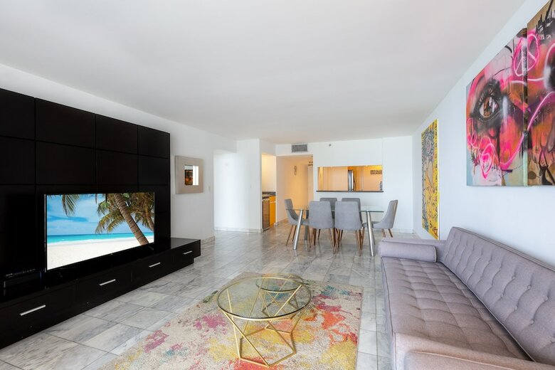 3 Bedroom Condo With Stunning Balcony View