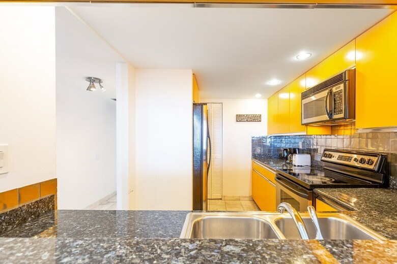 3 Bedroom Condo With Stunning Balcony View