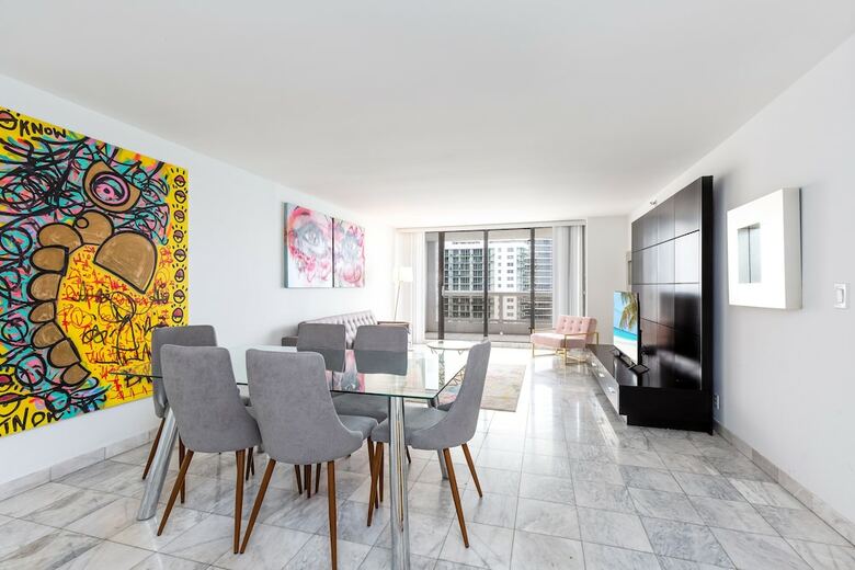 3 Bedroom Condo With Stunning Balcony View