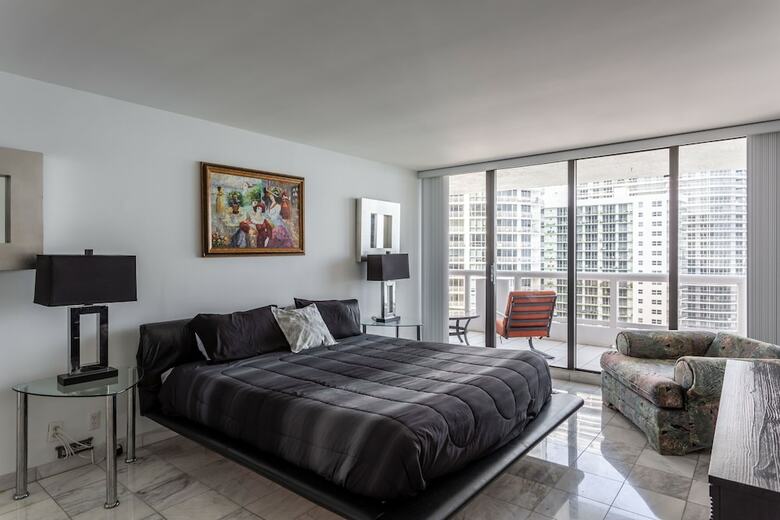 3 Bedroom Condo With Stunning Balcony View