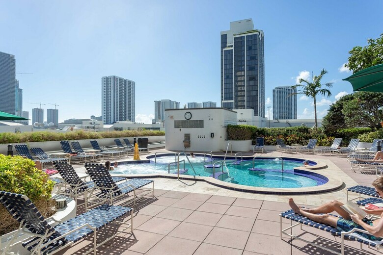 3 Bedroom Condo With Stunning Balcony View