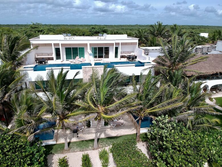 Casa Coral - Luxury Condos