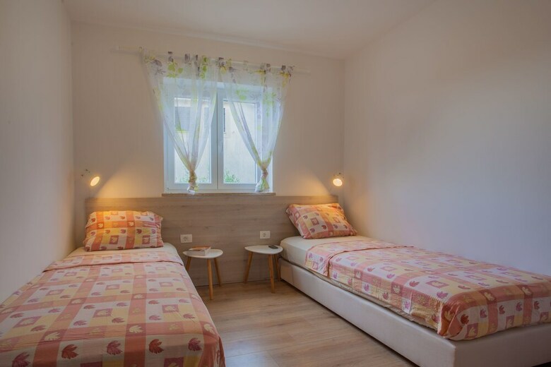Apartments Gorast