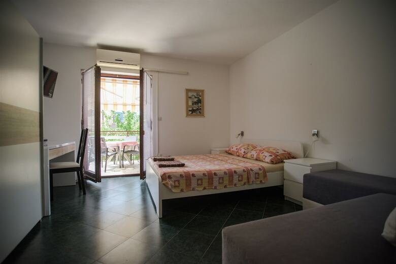 Apartments Gorast