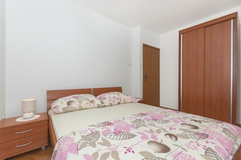 Apartments Ema