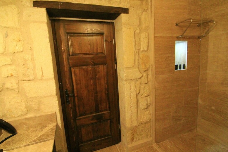 Hotel Tafana Cave & Stone Lodge