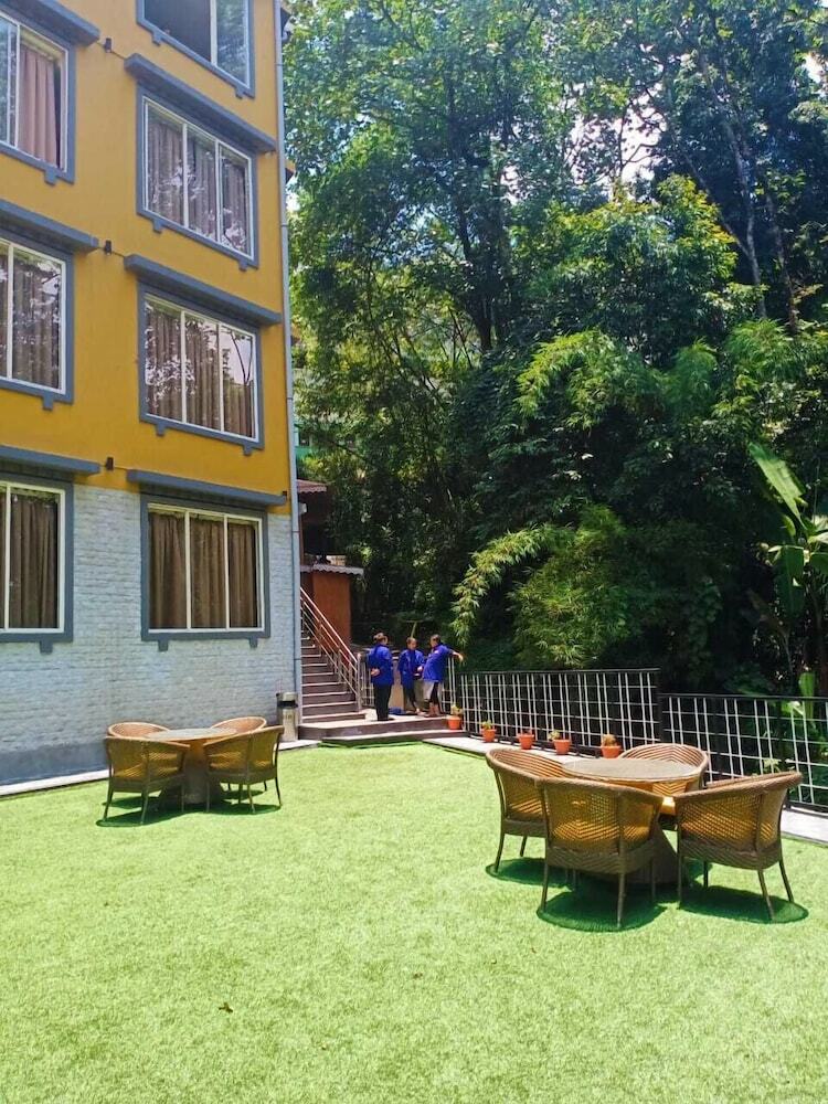 Hotel Vatika Himalayan Resort