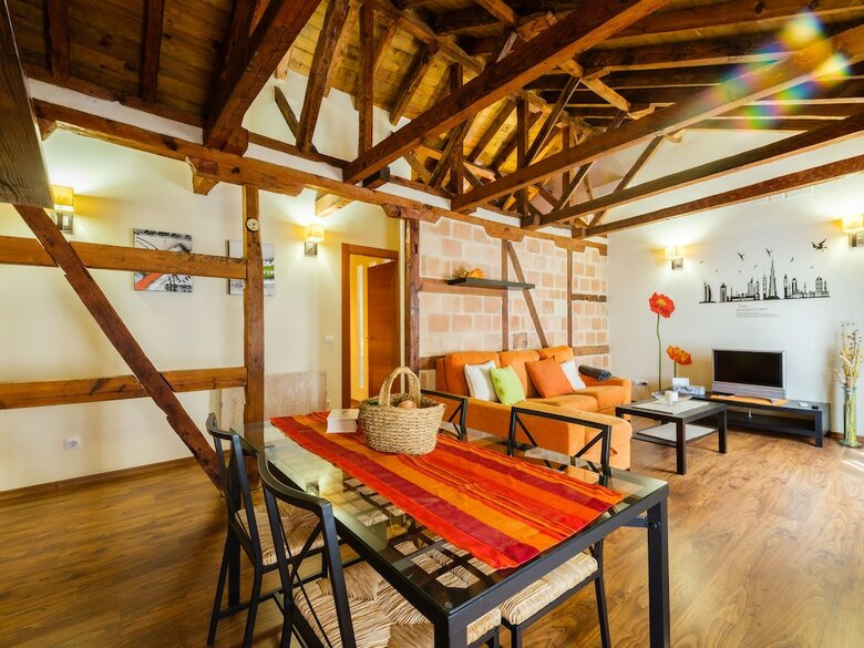 Apartamentos �tico Abuhardillado By Toledo Ap