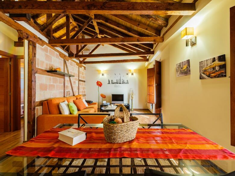 Apartamentos �tico Abuhardillado By Toledo Ap