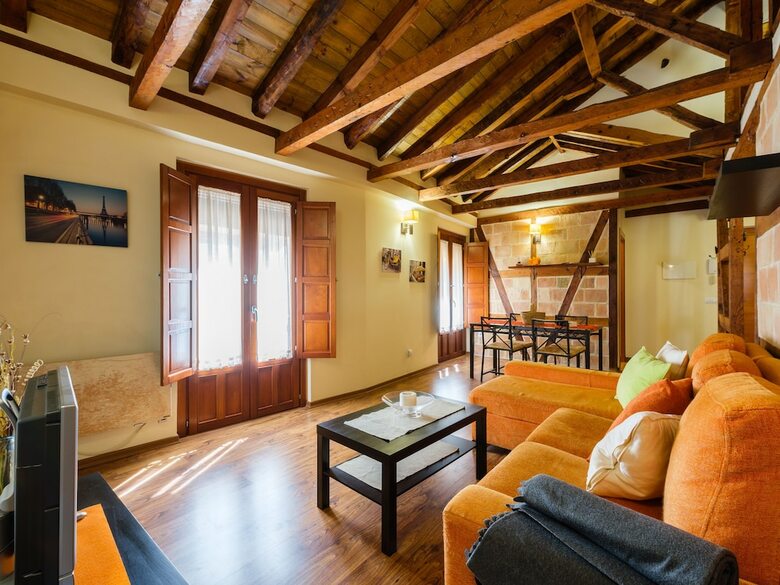 Apartamentos �tico Abuhardillado By Toledo Ap