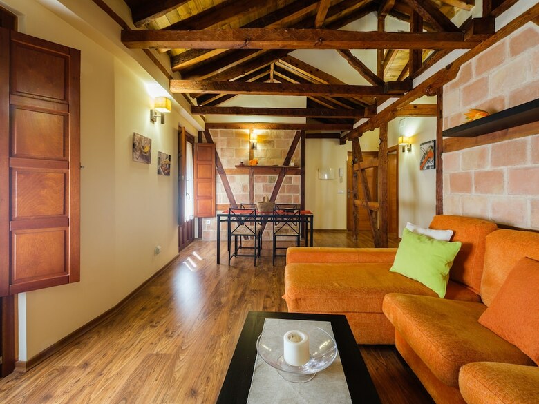 Apartamentos �tico Abuhardillado By Toledo Ap