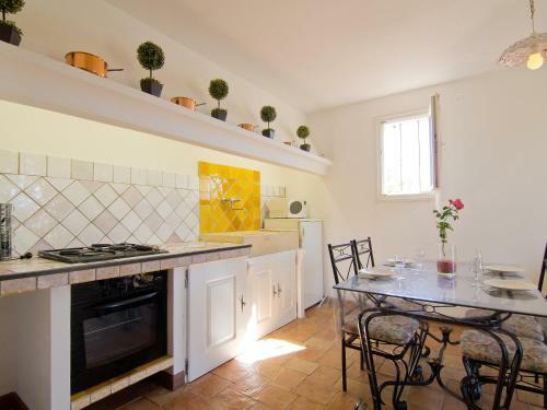 Holiday Home Maison La Fabrique Villelaure