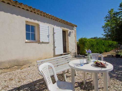 Holiday Home Maison La Fabrique Villelaure