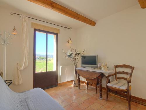 Holiday Home Maison La Fabrique Villelaure